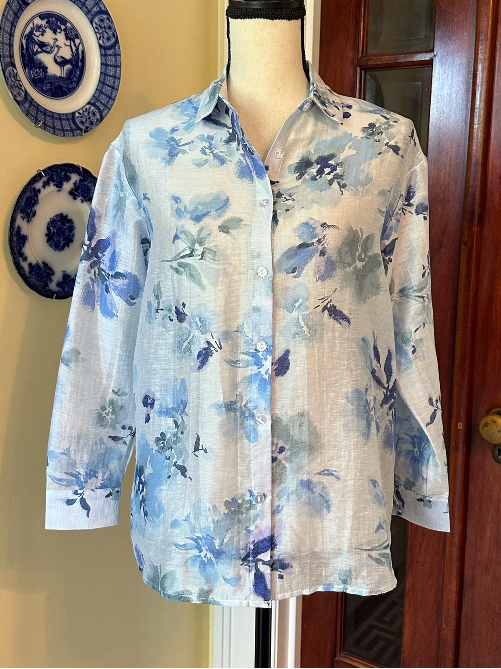 MAX | Linen Blend Blue Watercolor Floral Button Up Shirt Blouse, Size XS